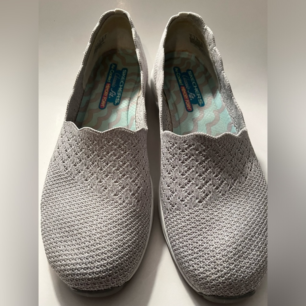 Skechers Lt. Grey Scalloped Edge Slip On Size 11